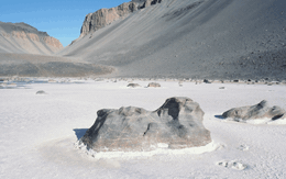 Hồ "kỳ lạ" nhất thế giới: Ở nơi lạnh nhất Nam Cực, dù âm 50 độ vẫn không thể đóng băng