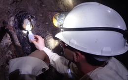 Đào sâu gần 3 km dưới mỏ vàng, chuyên gia tìm thấy "kho báu" 1,2 tỷ năm tuổi: Cực hiếm!