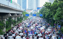 Vì sao Sở GTVT Hà Nội vẫn chưa thể tách riêng làn ô tô trên đường Nguyễn Trãi?