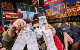 Người dân Thổ Nhĩ Kỳ chật vật khi lạm phát tăng cao kỷ lục trong vòng 24 năm
