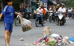 Từ 25/8/2022: Vứt rác, đổ nước thải trên vỉa hè, lòng đường bị phạt từ 1-2 triệu đồng