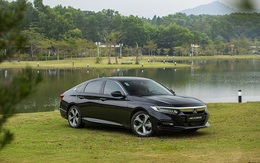 Honda Accord hàng tồn giảm giá sốc gần 300 triệu đồng