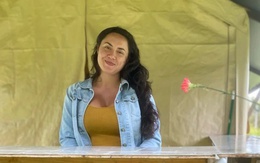 Bỏ 8.000 USD làm lều trại ở Hawaii, cô gái thu về số tiền nhiều không ngờ