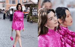 Anne Hathaway ở tuổi 39: Sắc vóc đỉnh cao, hóa búp bê Barbie đẹp lấn át Hwasa lẫn Naomi Campbell khi chung khung hình