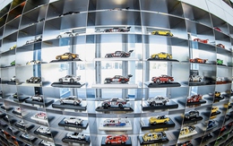 9 năm sưu tầm gần 1.000 mô hình siêu xe của nhân viên hãng Porsche