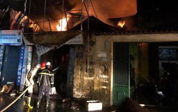 4 căn nhà ở Hà Nội bốc cháy ngùn ngụt lúc rạng sáng