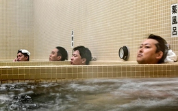 Bên trong những nhà tắm công cộng còn sót lại ở Nhật Bản