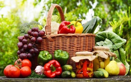 Vì sao cùng cung cấp chất xơ và vitamin nhưng trái cây không thể thay thế rau xanh?