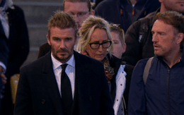 Video: Beckham không dùng đặc quyền, xếp hàng 13 tiếng để viếng Nữ hoàng Anh