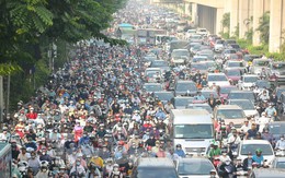Cảnh ùn tắc kéo dài vẫn diễn ra sau khi phân làn đường Nguyễn Trãi