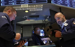 Chứng khoán Mỹ tiếp tục trượt dài, Dow Jones bước vào thị trường giá xuống