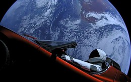 Sau 4 năm được Elon Musk gửi vào vũ trụ, số phận chiếc Tesla Roadster 100.000 USD giờ ra sao?