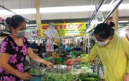Giá rau xanh tăng vọt, hàng từ miền Trung về TPHCM bị gián đoạn do bão