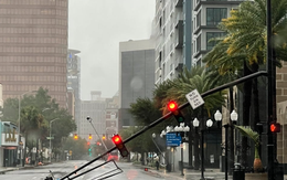 Bão Ian tại Mỹ: Nhiều người bị mắc kẹt, mạng lưới điện bị sập và thiệt hại trên diện rộng ở Florida