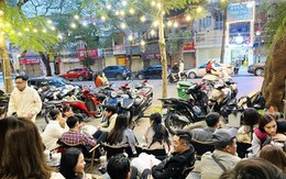 Mùng 2 Tết, quán cà phê, hàng ăn ở Hà Nội, TPHCM đông kín khách