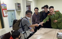 Gia đình khách Nhật nhận lại được tiền bị taxi dù ‘chặt chém’ tại Nội Bài