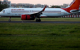 Ấn Độ truy lùng đại gia tiểu lên người khách nữ trên máy bay