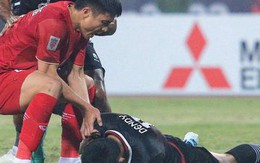 Bùi Tiến Dũng nhận thẻ vàng vì... giục cầu thủ Indonesia dậy thi đấu