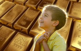 Con được tặng vàng thỏi trị giá hơn 850 triệu đồng, bố mẹ “cầu cứu” chuyên gia: Quyết định giữ hay bán để đầu tư?