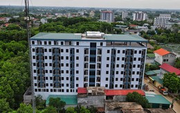 Cận cảnh chung cư mini ở Hà Nội xây vượt nhiều tầng bị 'tuýt còi'