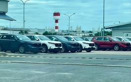 Honda CR-V 2024 ồ ạt về nhà máy tại Việt Nam trước ngày ra mắt với nhiều màu sắc, có điểm khác bản Thái Lan