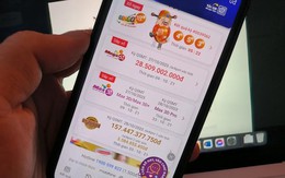 Niềm vui “nuôi số” trên điện thoại của người chơi Vietlott