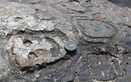 Hạn hán nghiêm trọng làm lộ ra nhiều tác phẩm điêu khắc trên đá hơn 2.000 năm tuổi