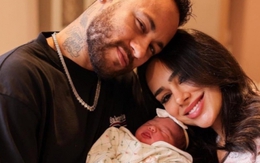 Siêu sao Neymar và bạn gái mĩ nhân đón con gái chào đời