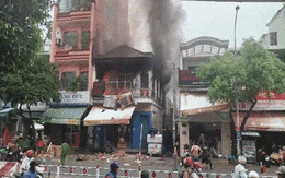 Căn nhà 1 trệt, 1 lầu ở quận Tân Phú - TPHCM bùng lửa sau tiếng nổ