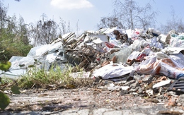 Khu “đất vàng” tràn ngập rác thải ở Long Biên