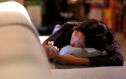 Thế hệ 'nằm yên mặc kệ sự đời' của Trung Quốc đang 'thổi bùng' lên một xu hướng lạ đời mới: Ăn uống, mua sắm 'kiểu B1B2'