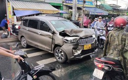 Tai nạn liên hoàn nghiêm trọng ở Thủ Đức, xe nằm la liệt