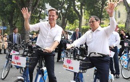 Chân dung Thủ tướng Hà Lan Mark Rutte: Thích đi xe đạp, vẫn đi dạy vào thứ Năm hàng tuần