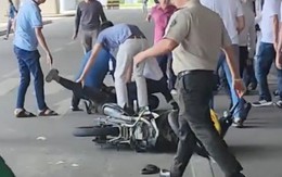 CLIP: Khống chế hai thanh niên gây náo loạn sân bay Tân Sơn Nhất
