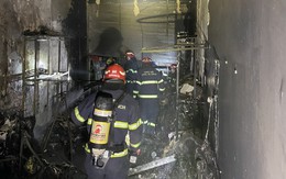 Hà Nội: Nhà 4 tầng bốc cháy, 5 người trèo qua ban công hàng xóm thoát hiểm