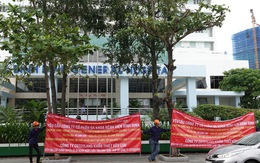 Một bệnh viện lớn ở Bình Định bất ngờ bị căng băng rôn đòi nợ