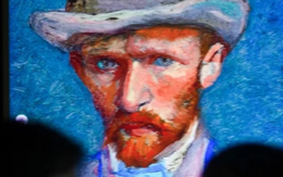 "Cháy vé" tại triển lãm Van Gogh, có người vượt 1.000km vẫn không được vào xem: Nhìn lại cuộc đời bạc mệnh của "thiên tài đau khổ" và những tranh cãi về bức tranh cuối cùng