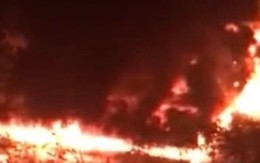 Lửa cháy dữ dội tại nhà xe Trường Đại học Hồng Đức lúc rạng sáng
