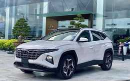 Hyundai trước cơ hội bán vượt Toyota sau 2 năm tụt lại ở Việt Nam: Corolla Cross bán chậm, Santa Fe, Tucson bứt tốc sau giảm giá