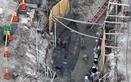 Đào đất công trường, công nhân phát hiện vật thể lạ ‘lắp thành khối’ dài 6 mét: Là ‘kho báu đến từ thế kỷ 19”, chuyên gia lập tức cho tháo rời đem đi bảo quản