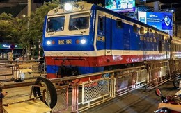 Hơn 500 đầu máy toa xe sắp bị 'xếp vào kho' của đường sắt Việt Nam được giải cứu