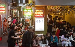 Khách ùn ùn chơi xuyên đêm Giáng sinh, hàng quán ở Hà Nội 'hốt bạc'