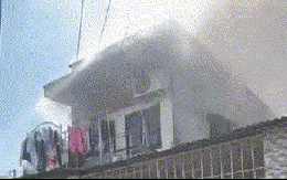 Sáng 25-12, khói bao trùm 1 căn nhà ở TP Thủ Đức khiến nhiều người hốt hoảng