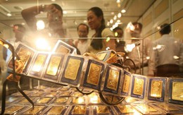Giá vàng tăng lên 80 triệu đồng/lượng, người dân đổ đi mua vàng