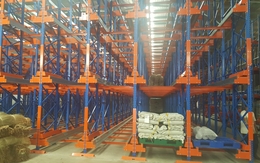 Lựa chọn kệ chứa hàng tải trọng nặng để đảm bảo lưu kho số lượng lớn