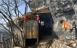 Trung Quốc: Thanh niên 21 tuổi ‘nghỉ hưu’, về dựng lều sống cheo leo trên núi