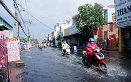 TPHCM: Mưa trái mùa chiều cuối năm, hầm chui Tân Tạo ngập úng