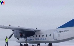 Máy bay hạ cánh nhầm xuống sông băng