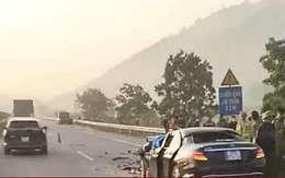 Xe Mercedes tông trúng ô tô trên cao tốc Nội Bài – Lào Cai, tài xế tử vong