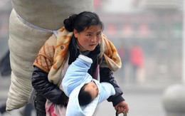 Bức ảnh "Xuân vận mùa Tết" từng khiến hàng triệu con tim rung động: Người mẹ trẻ "lưng vác núi, tay ôm hy vọng" hiện ra sao sau 13 năm?